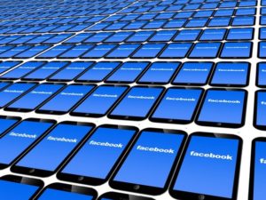 Facebook jest zbyt duży i zbyt potężny, by kierowała nim jedna osoba
